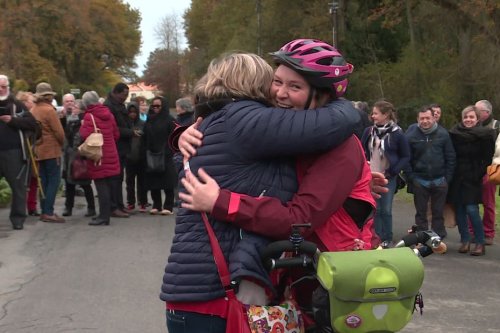 VIDEO. Après son cancer du sein, Tata Alex réalise un tour d'Europe à vélo