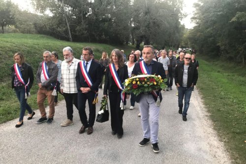 Marche blanche en mémoire d’un cycliste massacré il y a un an sur les bords du Rhône en Ardèche