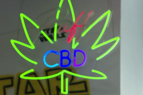 Cannabis : des distributeurs de CBD en libre-service à Montpellier, un nouveau commerce légal interdit aux mineurs