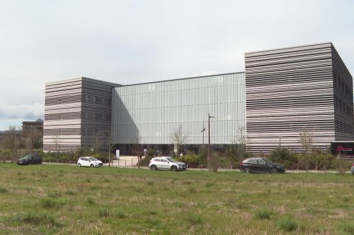"Il va y avoir besoin d'un bon millier d'emplois" : un data center dédié à l'intelligence artificielle va s'installer près de Valence