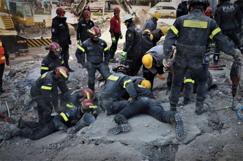 Séisme en Turquie : dans les ruines, "chaque heure compte" pour les secours français
