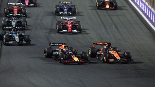 F1 : Oscar Piastri signe sa troisième victoire de la saison en Arabie saoudite et prend la tête du classement pilotes