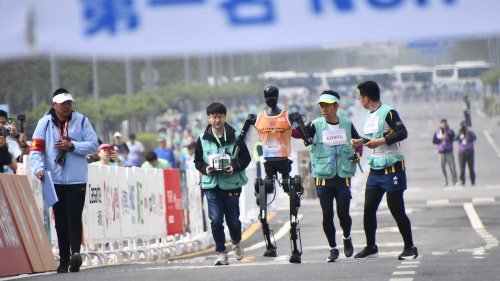 "Un bond énorme" : le premier semi-marathon avec des robots humanoïdes a eu lieu en Chine
