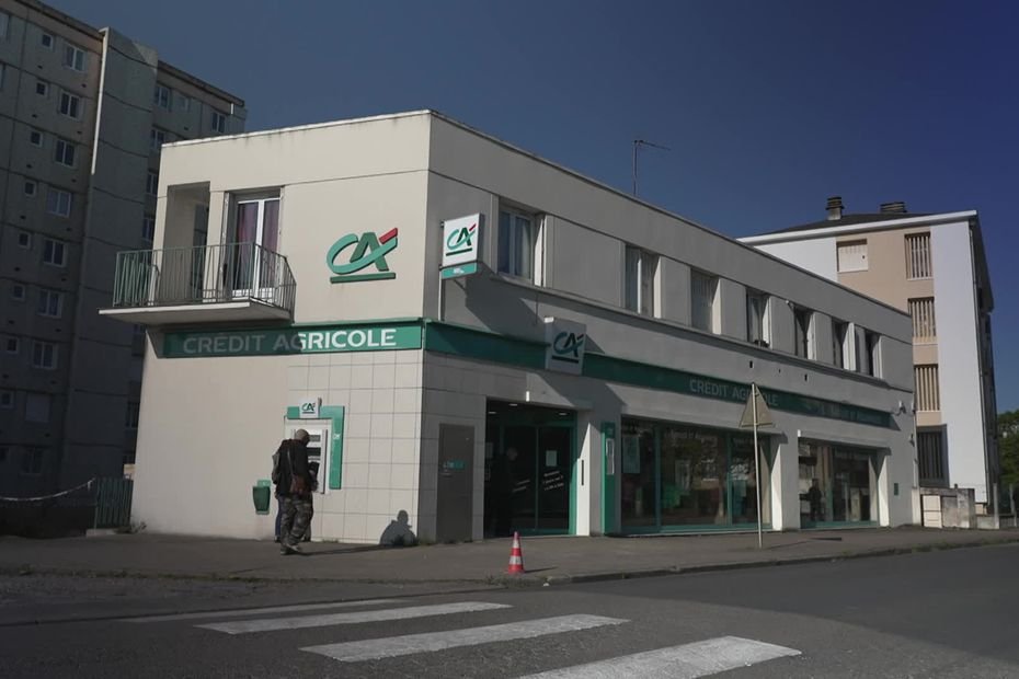 Plus de 200 000 euros volés, personnel pris en otage... Braquage dans un Crédit Agricole à Nevers