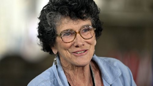 Environnement : "On n'a pas d'autre solution que de diminuer la production de plastique", selon Isabelle Autissier, présidente d'honneur de WWF