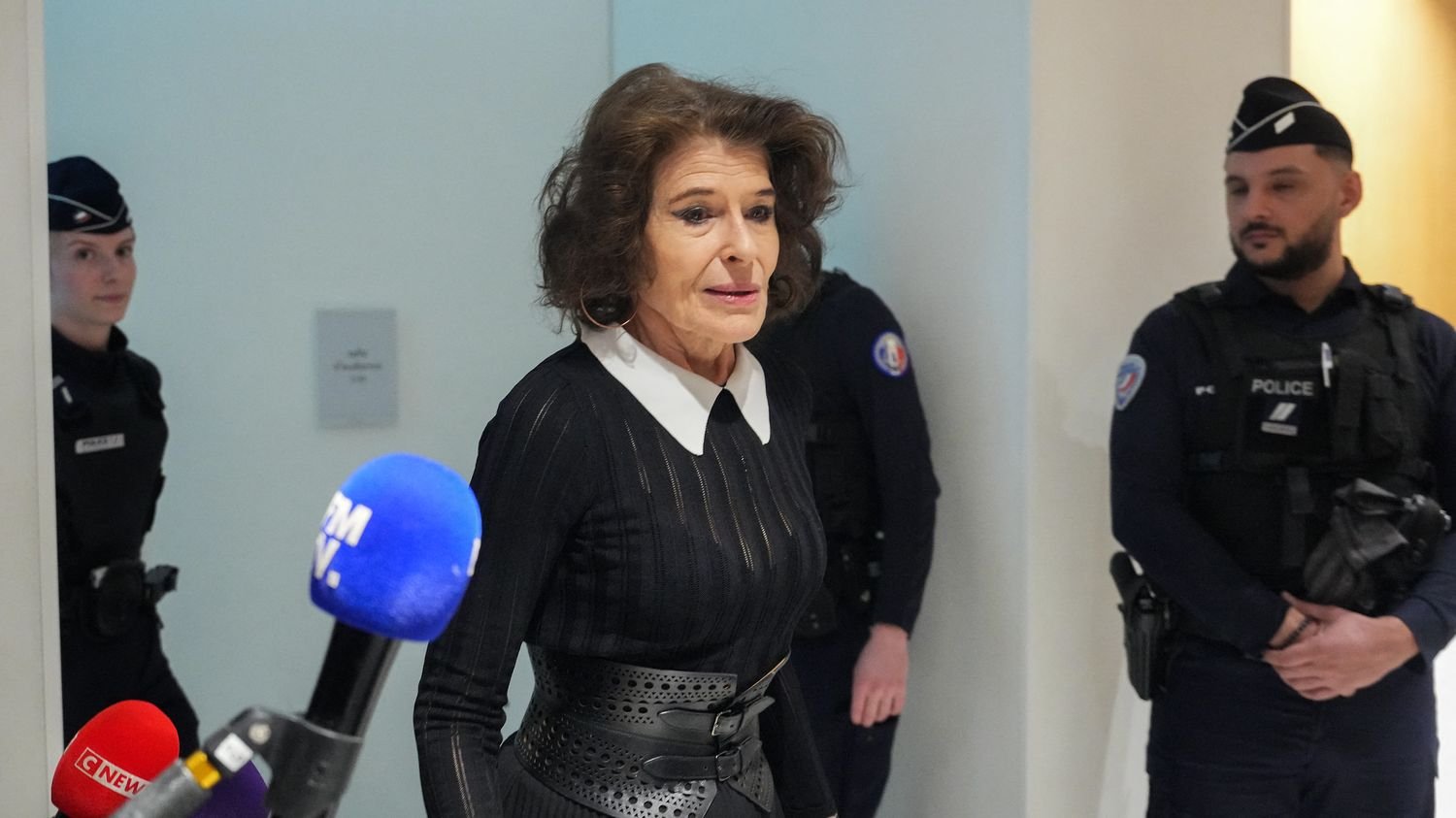 "Vous, vous pouvez lui dire non" : au procès de Gérard Depardieu, le soutien de Fanny Ardant confronté aux témoignages accablants de plusieurs femmes
