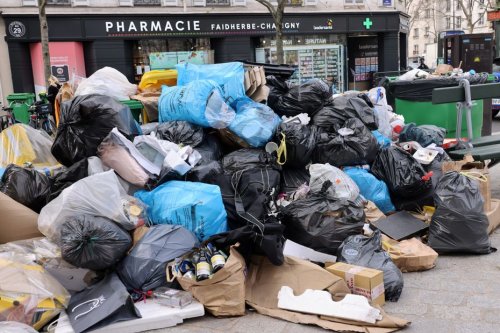 Vers la fin de la grève des éboueurs à Paris ? Deux usines d'incinération des déchets rouvrent