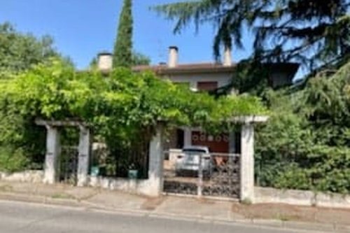 Toulouse : "il a demandé à une voiture de s'arrêter avant de s'écrouler" ce que l'on sait de la mort d'une femme et de l'agression d'un homme