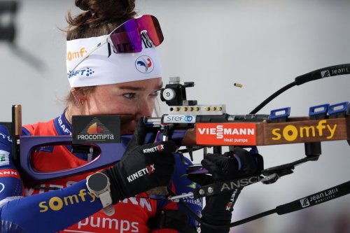 Biathlon : "C'est horrible parce que la course était très belle", Lou Jeanmonnot termine le sprint d'Oslo à deux dixièmes de Franziska Preuss