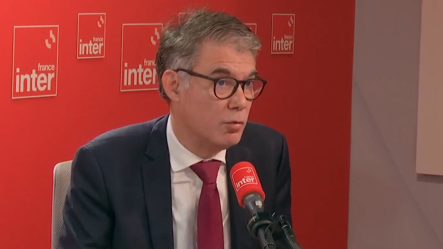 À l'approche du Congrès du PS, François Hollande "cherche à alimenter les querelles", tacle Olivier Faure