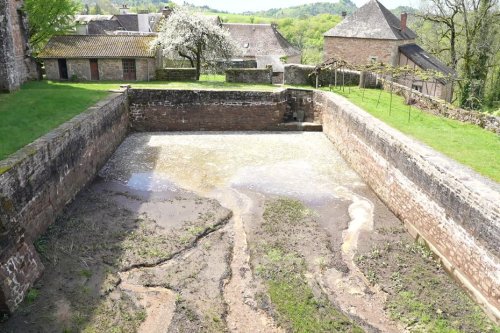 "On a constaté que l'eau était devenue grise et laiteuse" : ce que l'on sait de la pollution du Canal des moines en Corrèze