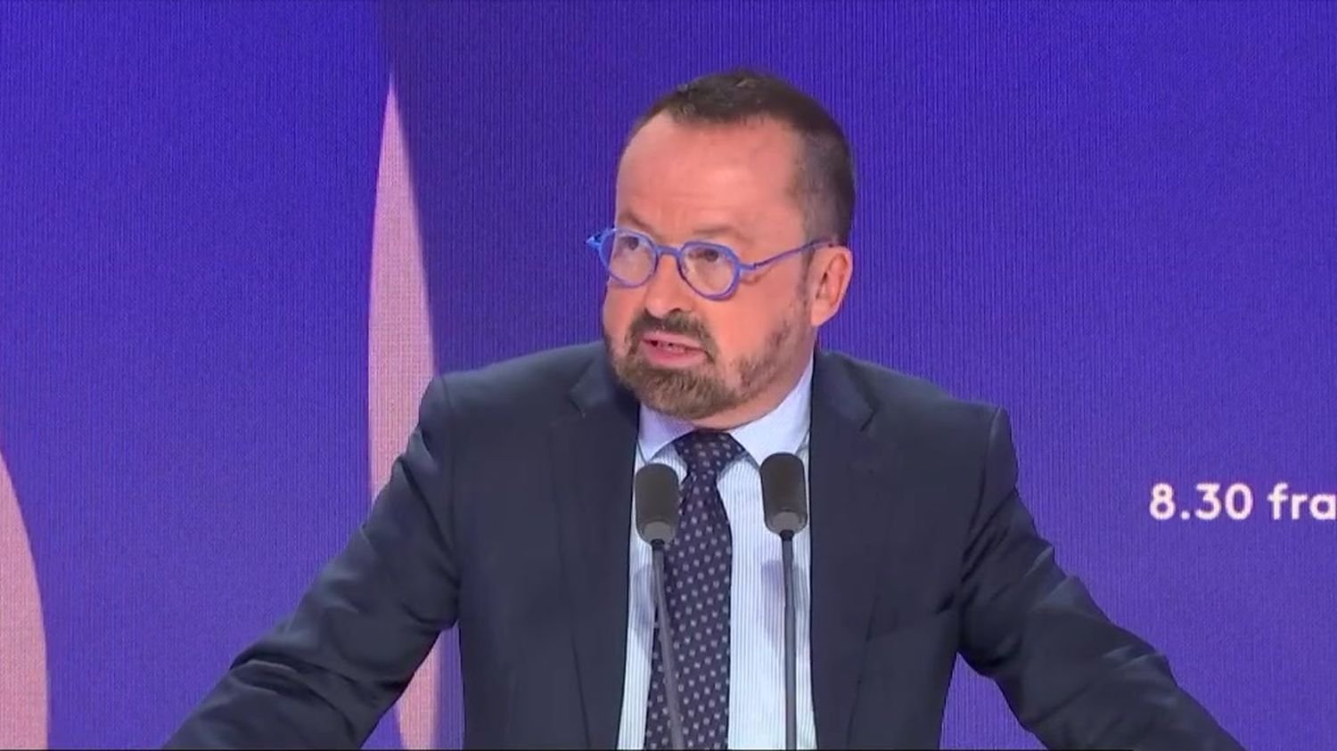 "Je suis pour le cannabis thérapeutique", mais "en aucun cas favorable à la légalisation du cannabis" réaffirme le ministre de la Santé