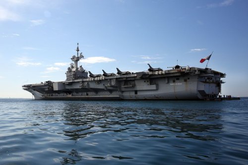 Un marin du groupe aéronaval composé du Charles-de-Gaulle et de son escorte, porté disparu en mer