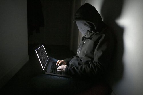 Affaire Sébastien Raoult : le hacker de Tarbes Kuroi'sh, connu pour avoir piraté Youtube, dans le viseur du FBI