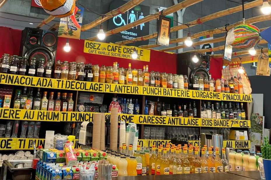 « Le but c’est pas non plus de finir à quatre pattes » : comment exposants et organisateurs gèrent l’alcool au Salon de l’Agriculture