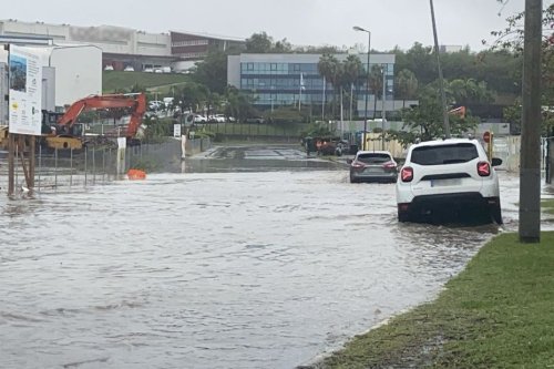 PHOTOS. Des inondations constatées sur certaines routes de la Martinique, placée en vigilance orange