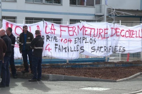 La dernière usine française d'eau de javel "Lacroix", située dans le Rhône, est en grève illimitée