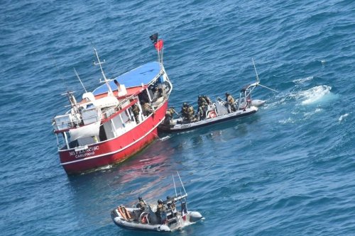 Un navire vénézuélien en flagrant délit de pêche illégale, intercepté et dérouté lors d'une opération de contrôle des pêches - Guyane la 1ère