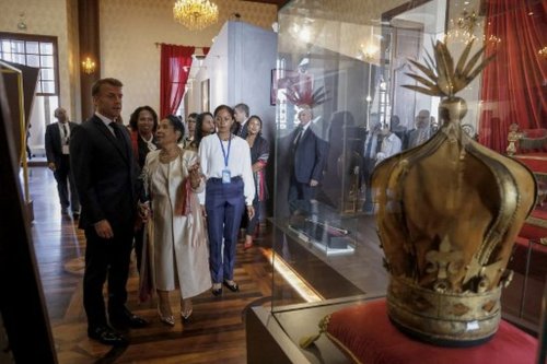 "Leur place est ici et pas ailleurs" : Emmanuel Macron s'engage à restituer trois crânes à Madagascar
