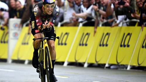 Vidéo Tour de France 2022 : "Je ne sais pas si ça a fait la différence et je ne veux pas penser comme ça", réagit Van Aert, gêné par la pluie lors de la 1re étape