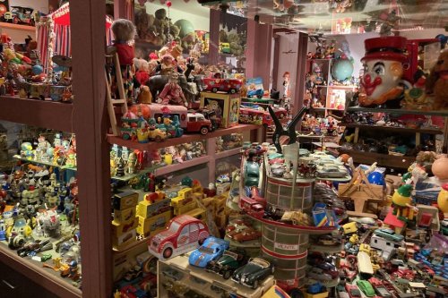 Trains, Lego, flippers, petites voitures. Pour les collectionneurs et passionnés de jouets, c'est tous les jours Noël !