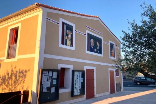 Insolite. Le maire du Crès immortalisé sur le mur de sa mairie pour célébrer les 150 ans de sa commune