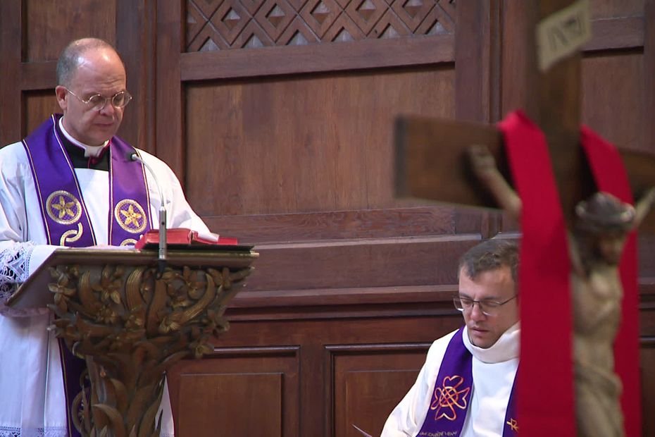 "C'est une étape supplémentaire vers Dieu" : de plus en plus d'adultes se font baptiser à Pâques