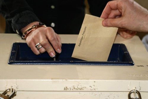 La parité obligatoire aux élections municipales inquiète les maires ruraux : "les femmes ont toute leur place, mais on ne peut pas les forcer non plus"