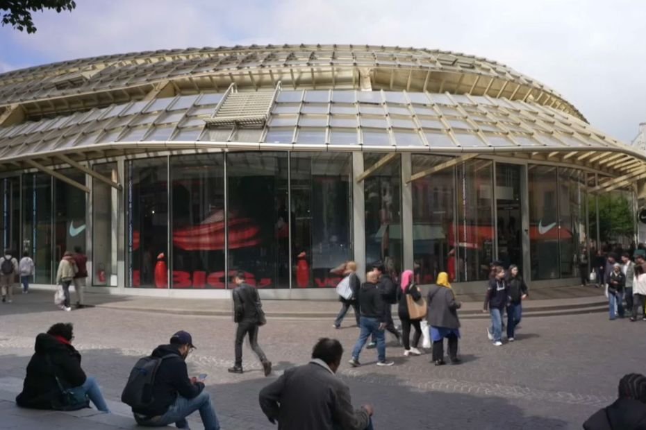 "La plus grande centrale solaire du centre de Paris" : bientôt des panneaux photovoltaïques sur la Canopée des Halles
