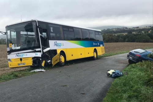 VIDEO - Un blessé grave dans un accident impliquant une voiture et un car scolaire en Mayenne