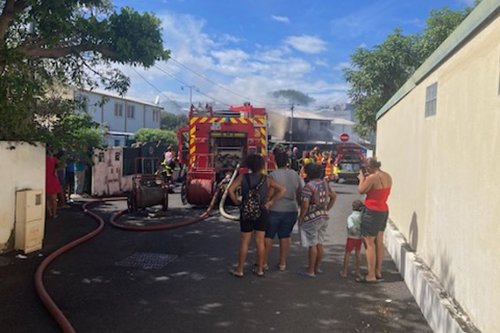 Incendie à Saint-Pierre : trois maisons ravagées par les flammes à la Ravine Blanche