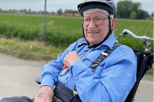 Comment et pourquoi Christopher, 28 ans, l'ex-maçon, et Georges, 96 ans, l'ex-comptable, iront ensemble, sur un vélo, voir le Tour de France à Forest-sur-Marque