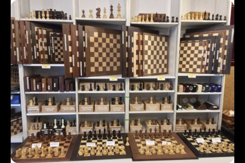 Confinement : les jeux d'échecs en rupture de stock à Paris à cause du "Jeu de la dame"