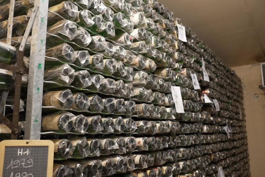 60000 bouteilles, millésimes anciens : plongée dans cette œnothèque exceptionnelle