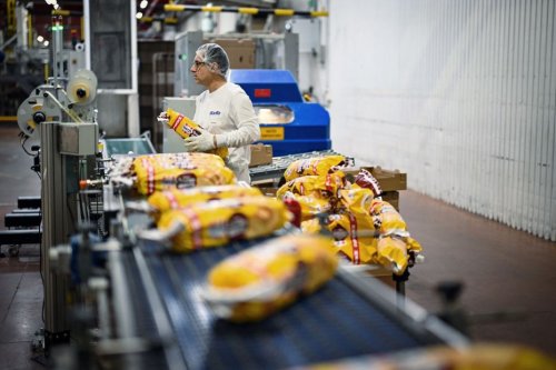 "La plus grande boulangerie d'Europe" veut relever le défi de la décarbonation et rajeunir ses effectifs à Châteauroux