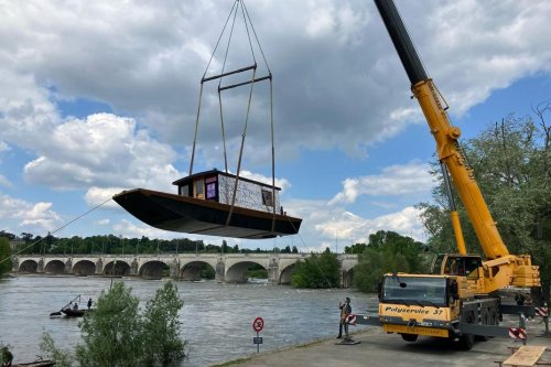 PHOTOS. Itinérance artistique au fil de la Loire : mise à l'eau réussie pour le "bateau-spectacle" du Son des Voiles