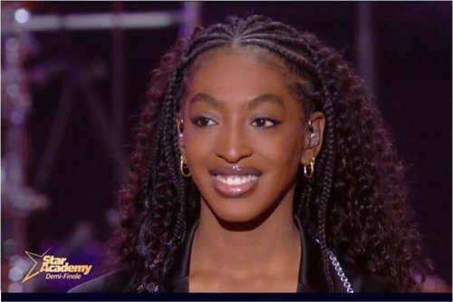 "La haine n'a pas sa place dans cette salle"... Les larmes d'Ebony, finaliste de la Star Ac', cible d'un geste haineux, lors d'un concert à Lille