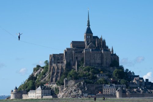 Qui est Nathan Paulin, ce funambule qui a battu un record du monde au Mont-Saint-Michel ?