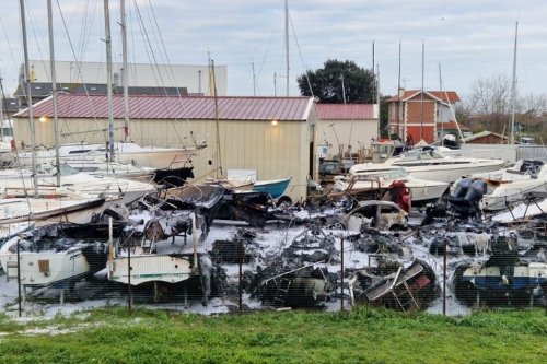 Les gendarmes recherchent l'origine de l'incendie d'une vingtaine de bateaux de plaisance sur le bassin d'Arcachon