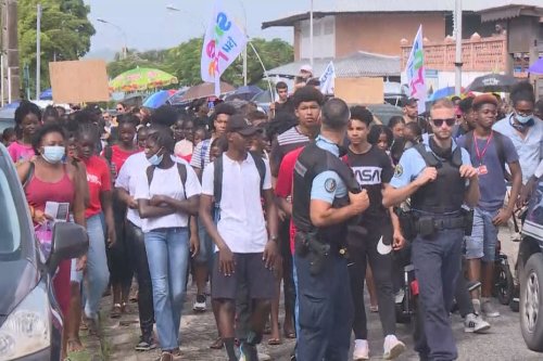 Mobilisation contre la violence à Saint-Laurent du Maroni : les manifestants obtiennent des réponses favorables - Guyane la 1ère