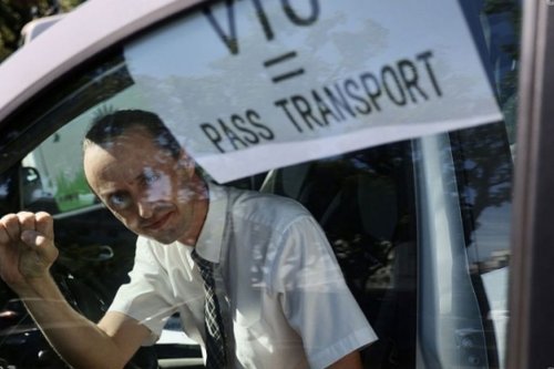 Saint-Denis : les chauffeurs de VTC manifestent pour intégrer le "Pass transport" - Réunion la 1ère