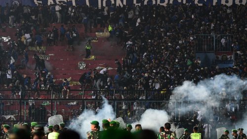 Indonésie : au moins 129 morts après un mouvement de foule dans un stade de football