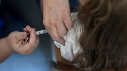 Papillomavirus : "Les moyens dans les établissements pour pouvoir organiser la vaccination ont été compliqués à mettre en oeuvre", constate la porte-parole de la Société française de pédiatrie