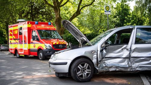 Accidents de voiture : les femmes ont plus de risques de se retrouver coincées dans le véhicule que les hommes, selon une étude