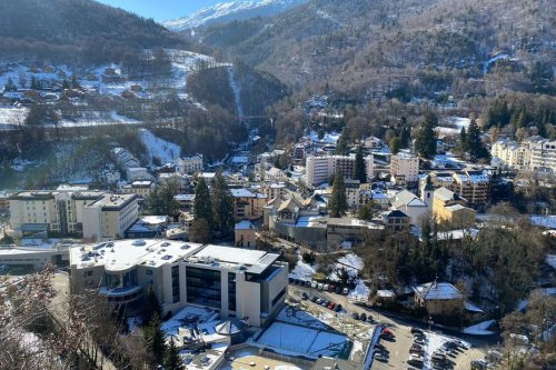 Mondiaux de ski 2023 : Brides-les-Bains, petit village savoyard transformé en camp de base stratégique pour sportifs et journalistes du monde entier