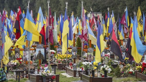 Guerre en Ukraine : Kiev dit avoir récupéré 909 dépouilles de soldats morts au combat