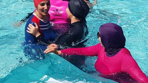 L'Etat peut-il obliger les maires à interdire les burkinis dans les piscines au nom de la laïcité ?