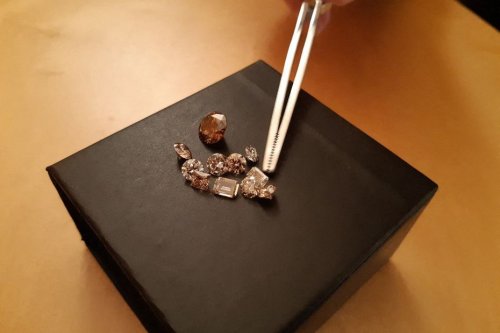54 diamants d'une valeur d'un million d'euros volatilisés : tout un héritage perdu après avoir été confiés à un bijoutier