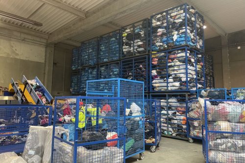 "Par le passé, des crises comme celles-ci, on n’en a pas connu" : vieux vêtements, chaussures, nos poubelles débordent de déchets textiles