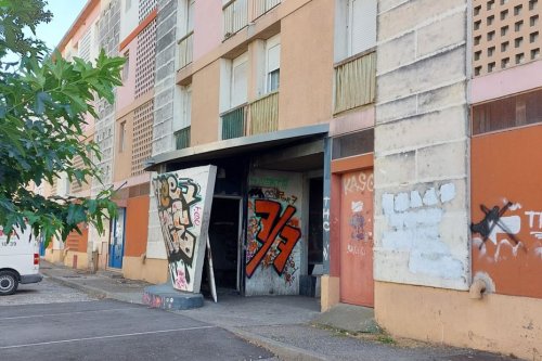 Arles : trois jours de deuil municipal après la mort par balle d'un adolescent de 15 ans dans le quartier Griffeuille